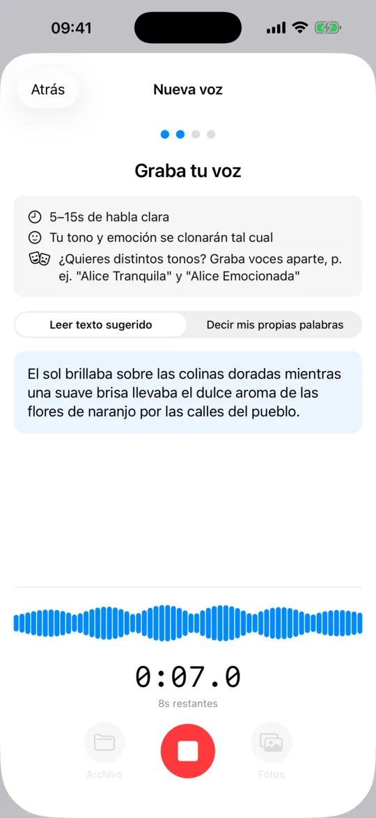La pantalla Nueva voz, con la grabación de una muestra corta, una forma de onda en tiempo real y un temporizador.