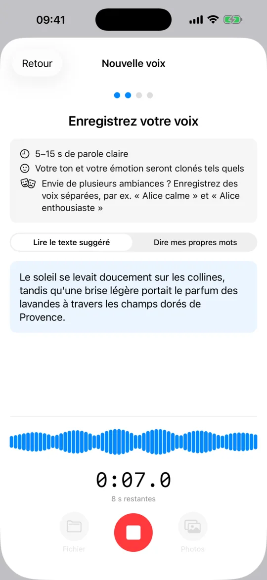 L'écran Nouvelle voix pendant l'enregistrement d'un court échantillon, avec une forme d'onde en temps réel et un chronomètre.